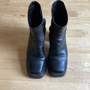 L’intervalle black platform heeled boots